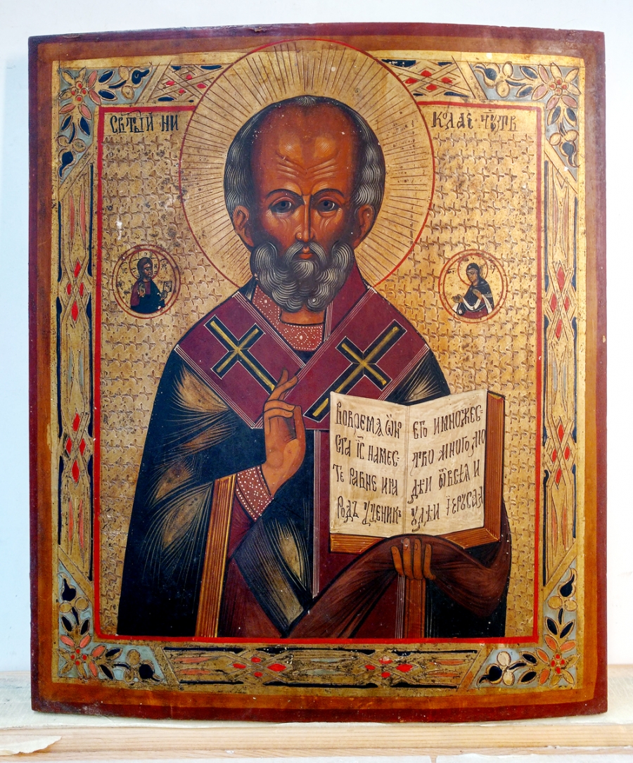El icono es una de las muestras más claras de la pintura esotérica en el cristianismo. San Nicolás, Patrono de todas las Rusias. Tabla policromada del S. XVI Escuela Novgorod, Col. Sergio Otzoup. 